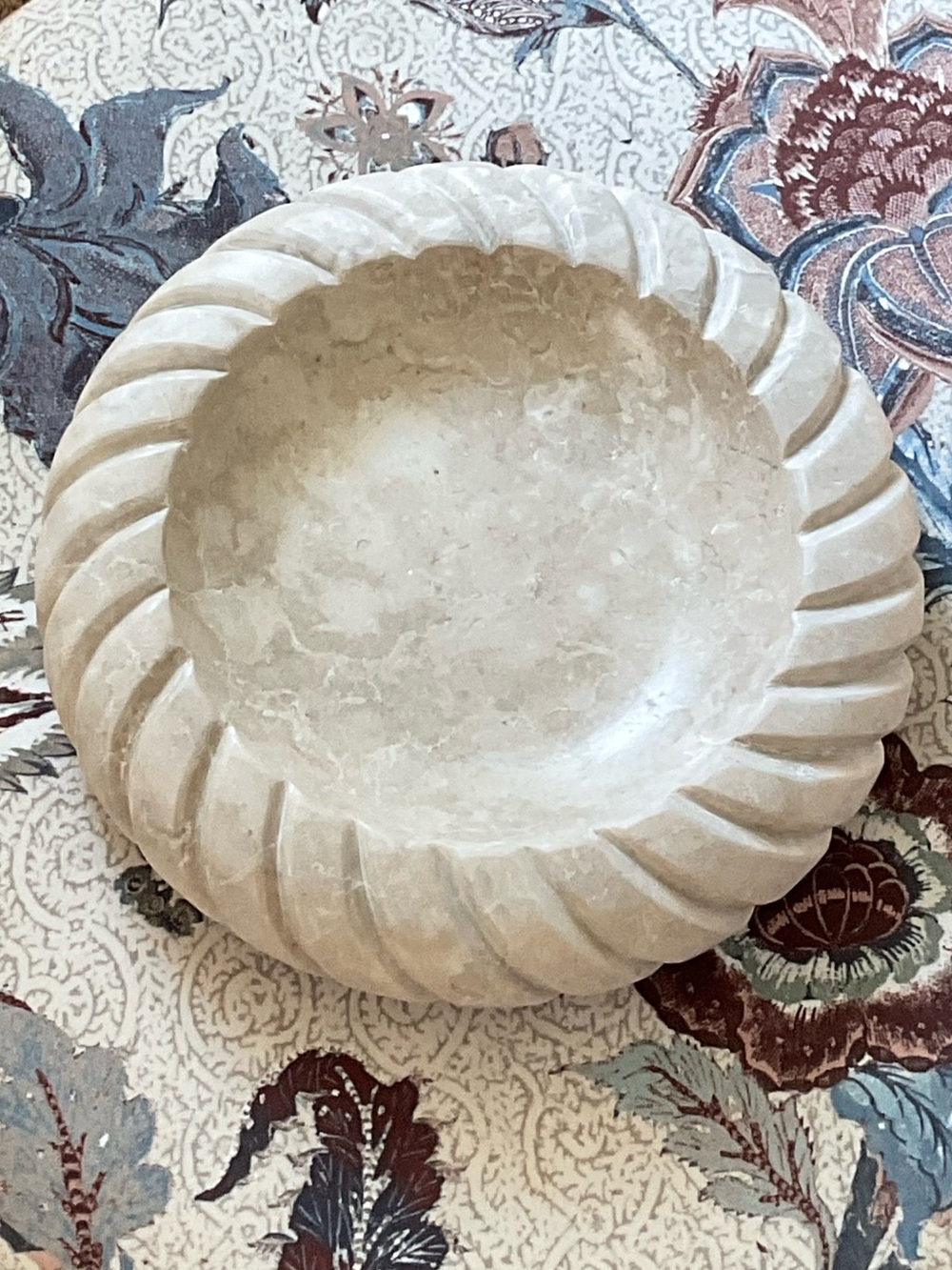 ✨Twisted Edge Marble Dish Cream - Threshold with Studio McGee Spring 2025 - Picture 9 of 10